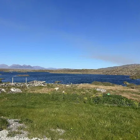 Calla Retreat Roundstone